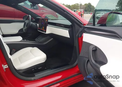 2022 Tesla Model S Plaid Tri Motor All-Wheel Drive z USA, uszkodzony, nr VIN 5YJSA1E61NF461712